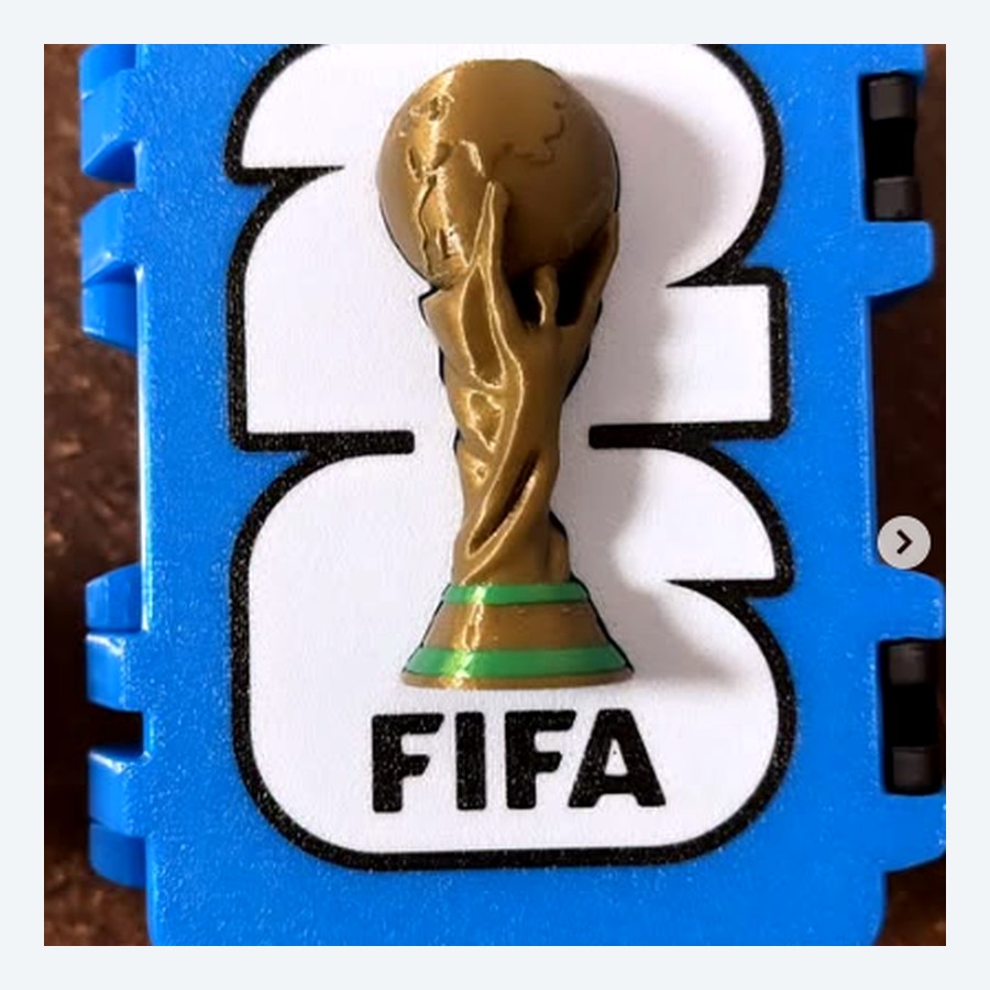 Medalla y trofeo FIFA impresos en 3D en dorado